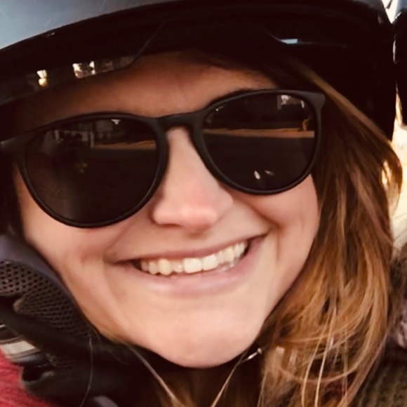 Meet your Posher, Dominique - Picture 1 of 1